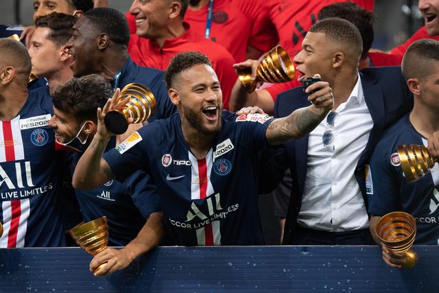 英超-小克鲁伊维特点射 曼联主场0-3伯恩茅斯